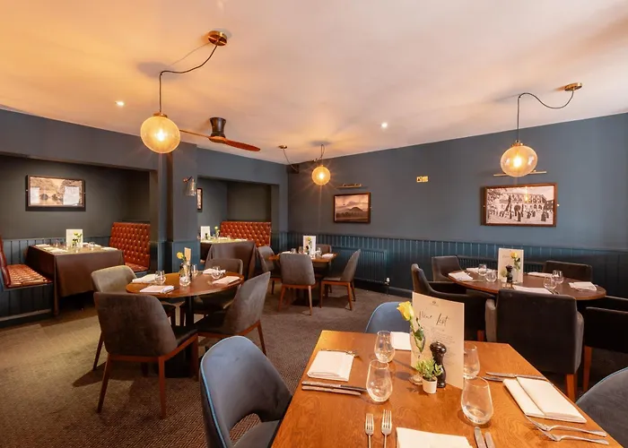 Top Hotels with Swimming Pools in Salisbury, UK