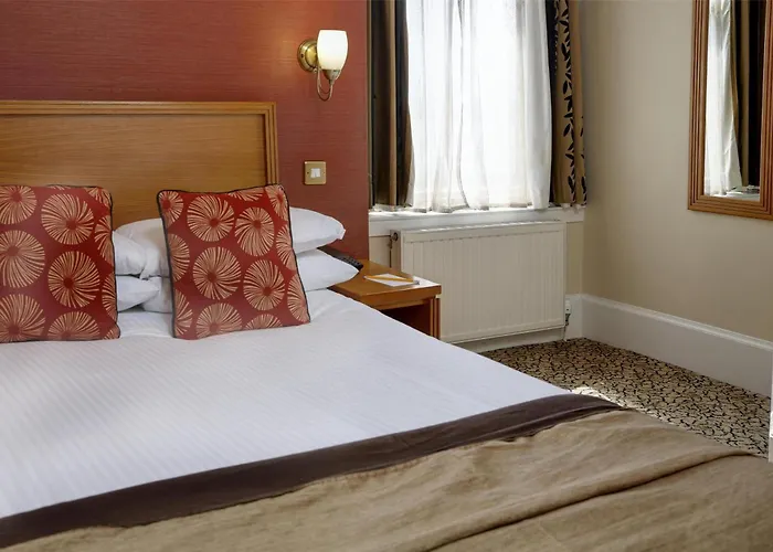 Top Hotels on Kingsway in Dundee