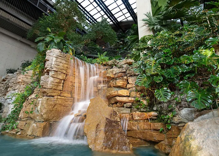 Best Hotels Near Starlight Theater in Kansas City