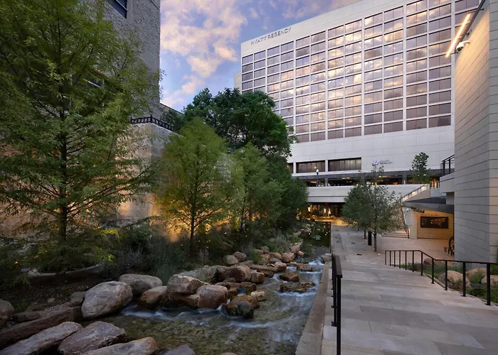 Best San Antonio Riverwalk Hotels with Balcony