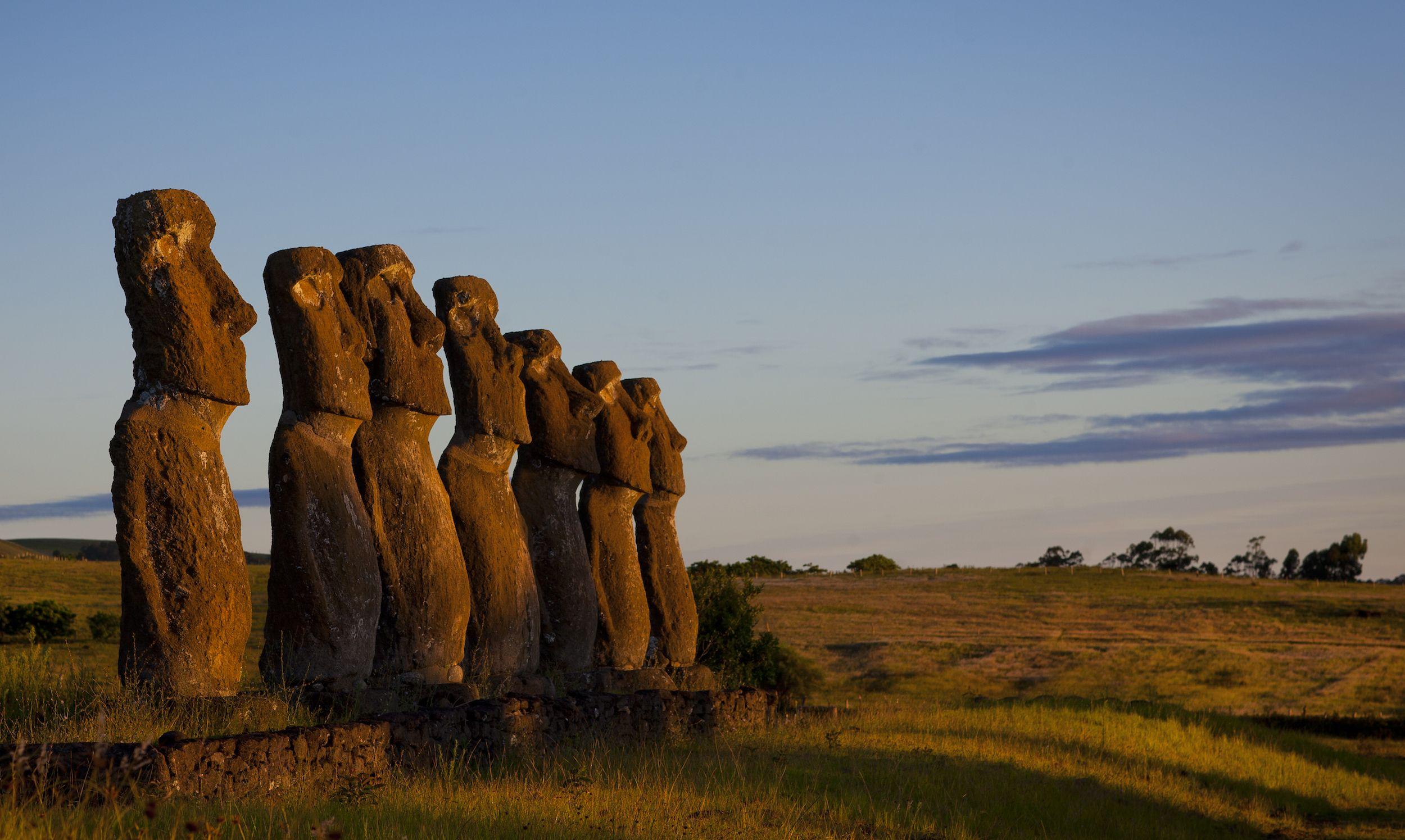 Gli enigmatici moai di Ahu Akivi, Isola di Pasqua ©Eric Lafforgue/Lonely Planet