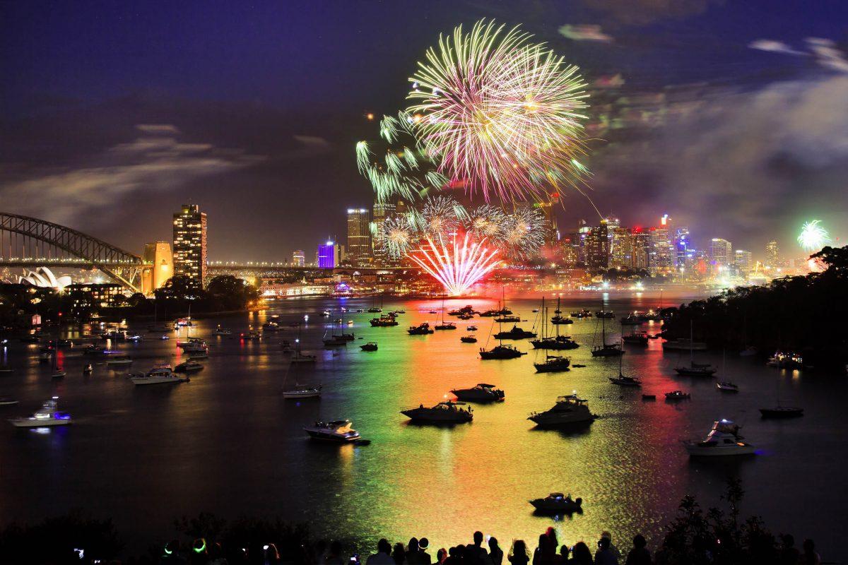More than a million people gather in Sydney's waterfront every 31 December before the New Year's Eve fireworks, Australia - © Taras Vyshnya / Shutterstock